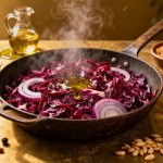 Come cucinare il cavolo rosso in padella: ricette e varianti deliziose