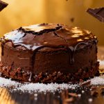 Torta al cioccolato facile: preparala con soli 4 ingredienti