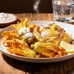 Fiori di zucca fritti: la ricetta segreta con un tocco sorprendente