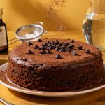 Torta al cioccolato soffice con ingrediente segreto che stupisce